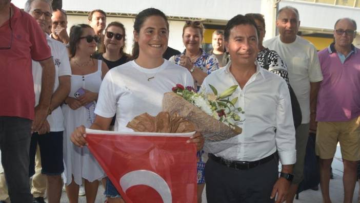 Kuzey Kanalı'nı geçen Aysu Türkoğlu'na memleketinde coşkulu karşılama