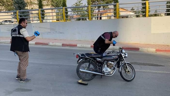 Motosiklet alt geçit çıkışında aydınlatma direğine çarptı: 1 ölü, 1 yaralı