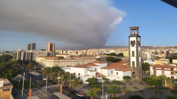 İspanya’nın Tenerife Adası’nda orman yangını çıktı