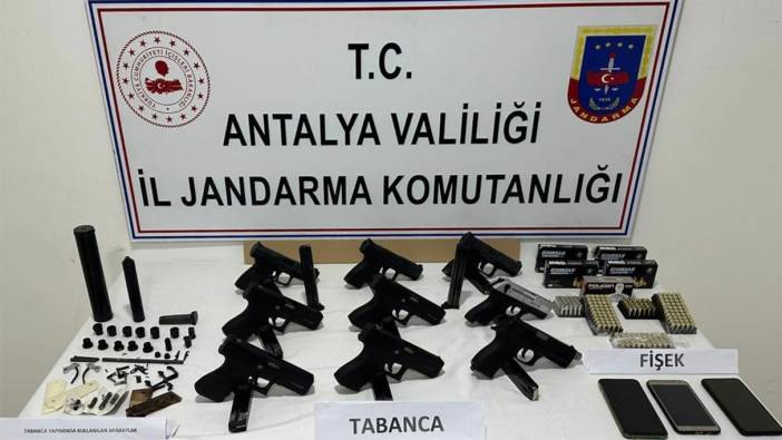 Kargoyla silah ticareti yapan baba ve oğluna jandarma operasyonu