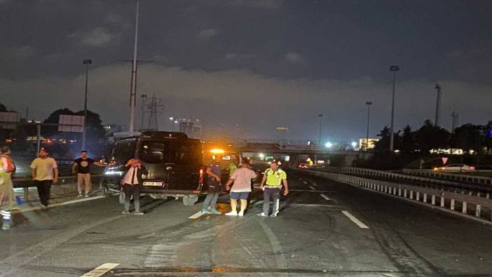 Kaza yaptıktan sonra aracından inen sürücüye minibüs çarptı: 1 ağır yaralı