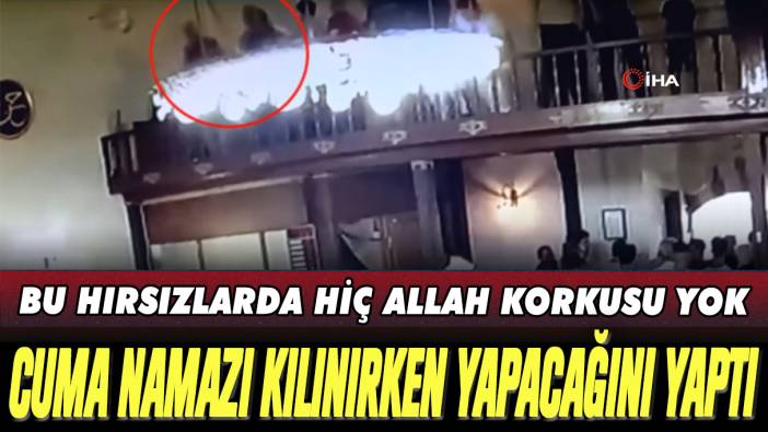 Cuma namazı kılınırken yapacağını yaptı