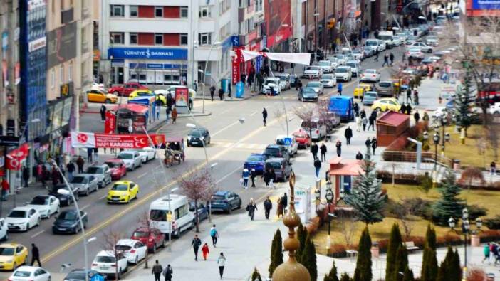 Erzurum Temmuz’u da lider kapattı