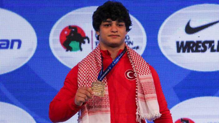 Milli güreşçi Alperen Berber dünya şampiyonu oldu