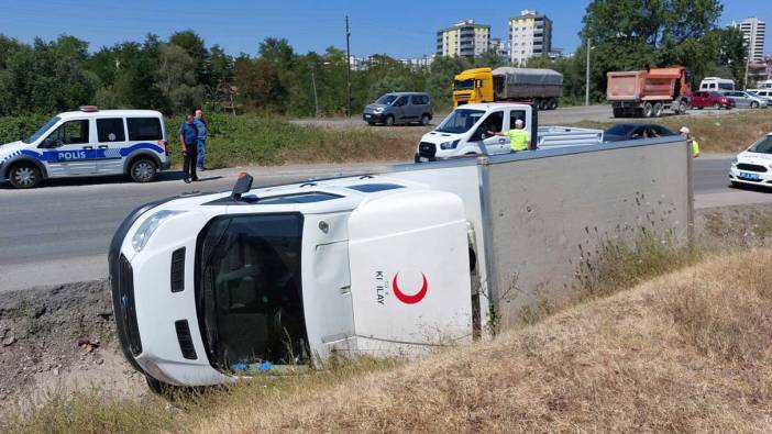 Samsun'da Kızılay'ın kan toplama aracı devrildi!