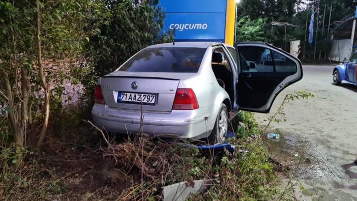 Zonguldak'ta araç benzinliğin panosuna çarptı