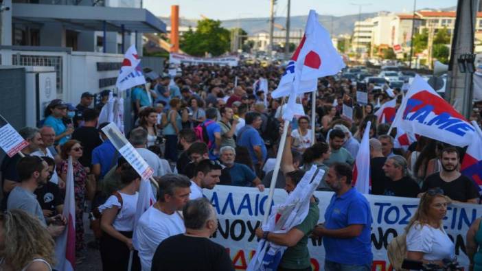 Yunanistan'da yangınlarına "yetersiz müdahale" protesto edildi