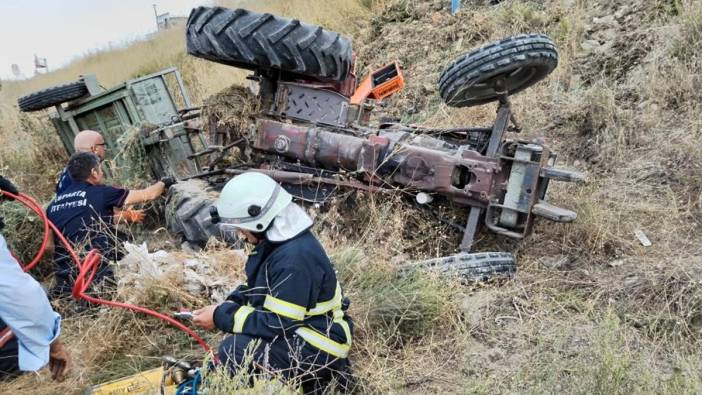 Isparta'da traktör devrildi: Sürücü altında sıkıştı