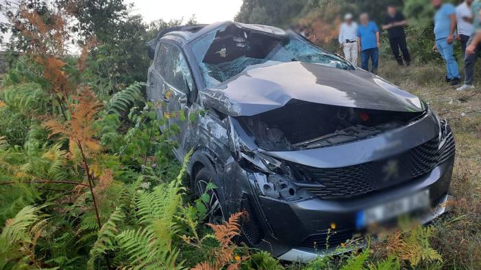 Ayancık'ta takla atan otomobildeki 3 kişi hafif yaralandı