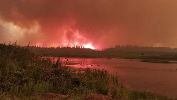 Kanada’da yangınlar sürüyor: Hay River kasabasına tahliye emri