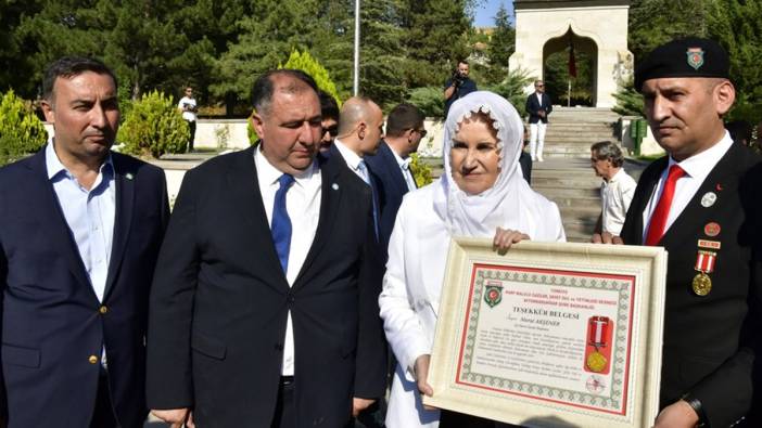 Akşener'den Agah Efendi Şehitliği'ne ziyaret