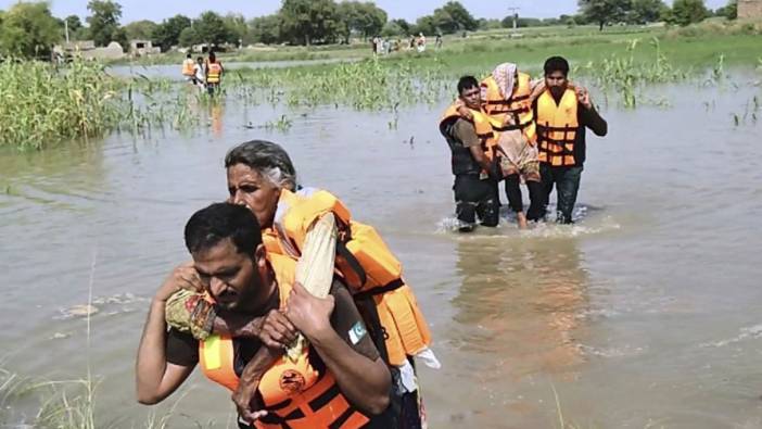 Pakistan'da 100 bin kişi tahliye edildi!