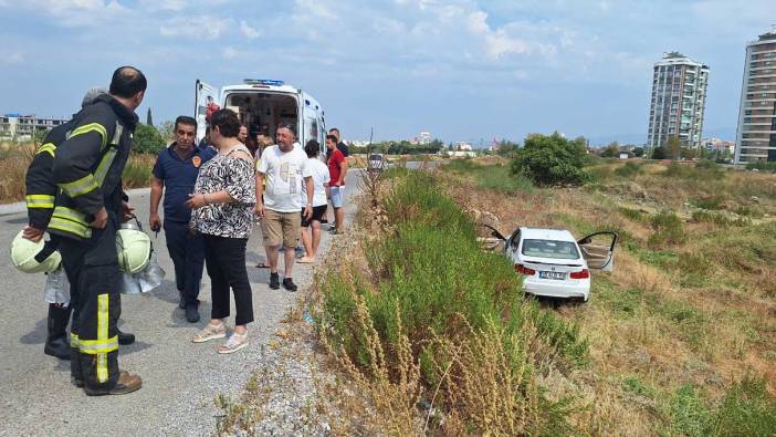 Manisa'da otomobil yol kenarındaki araziye uçtu: 2'si çocuk 3 yaralı