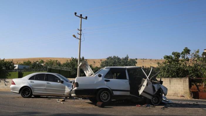 Gaziantep'te 2 otomobil çarpıştı: 1 ölü, 5 yaralı!