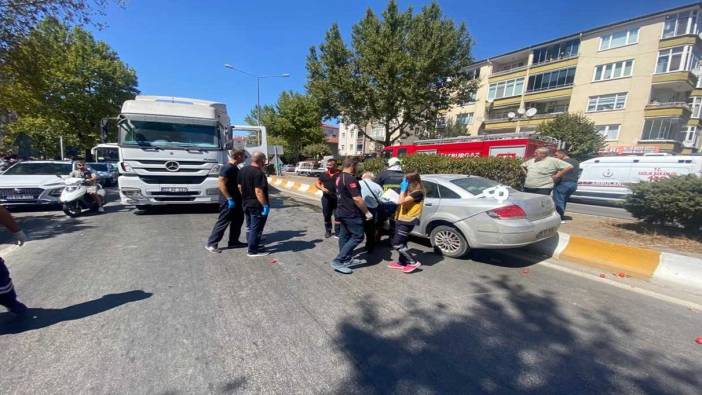 Lüleburgaz'da tır ile otomobil çarpıştı: 4 yaralı