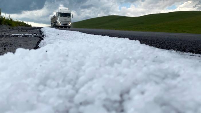 Ardahan'da sağanak ve dolu etkili oldu