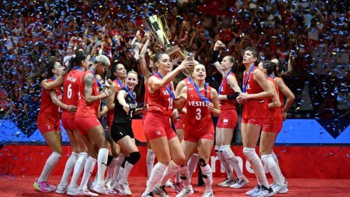 Cumhurbaşkanlığı İletişim Başkanı A Milli Kadın Voleybol Takımı'nı kutladı