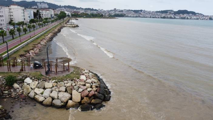 Ordu'da denizin rengi çamura bulandı