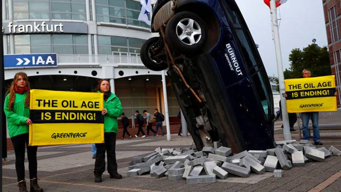 Uluslararası Otomobil Fuarı'nda Greenpeace protestosu