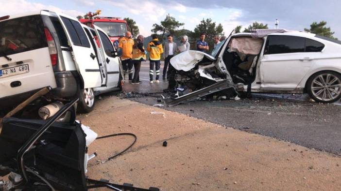 Antalya'da feci kaza: Ölü ve yaralılar var