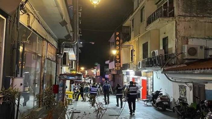 Polis ekiplerinden Kuşadası Barlar Sokağı'na şok baskın