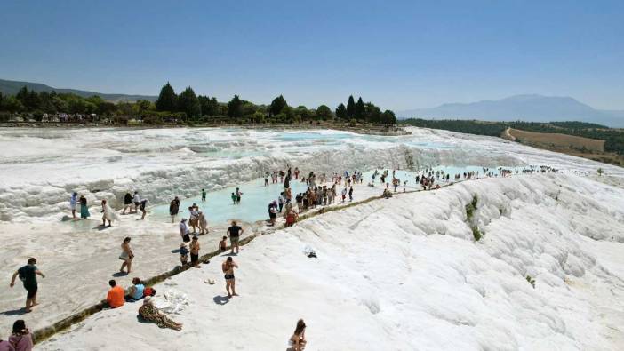 Pamukkale’nin ziyaretçi sayısı her geçen gün artıyor