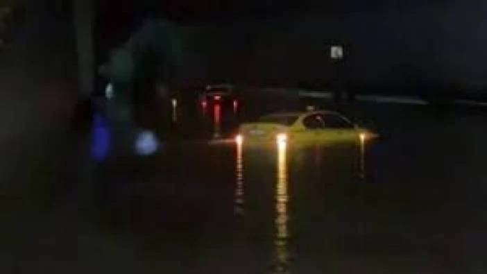 İkitelli sanayi bölgesinde birçok araç suya gömüldü