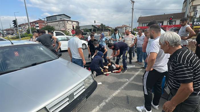 Düzce'de otomobilin çarptığı motosiklet böyle savruldu