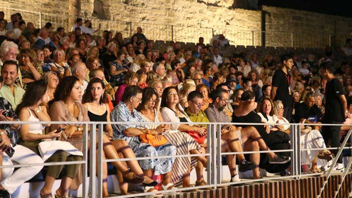 Bodrum Kalesi'nde coşkulu konser: Halk konserine vatandaşlar akın etti