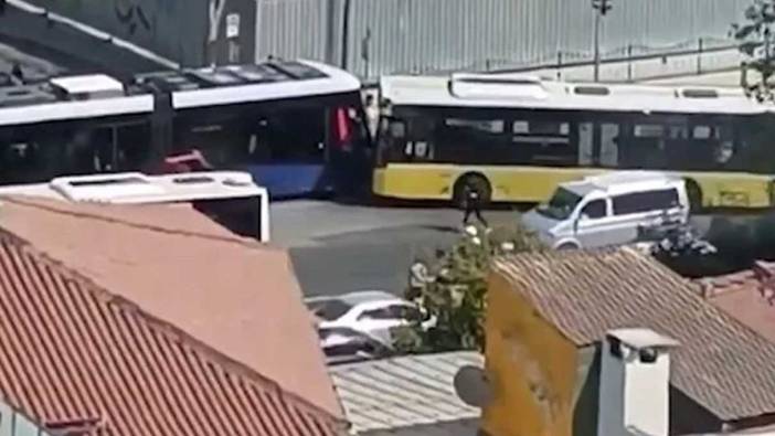 Eminönü'nde İETT otobüsü tramvaya çarptı