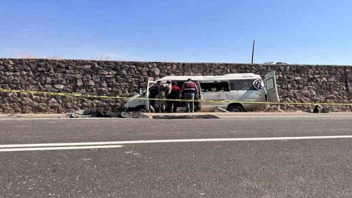 Şanlıurfa'da tarım işçilerini taşıyan minibüs devrildi: 3 ölü, 17 yaralı