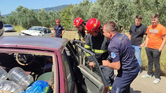 Otomobiller kafa kafaya çarpıştı: Can pazarı yaşandı