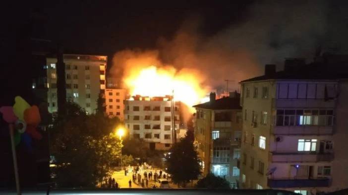 Pendik'te metruk binanın çatı katı alev alev yandı