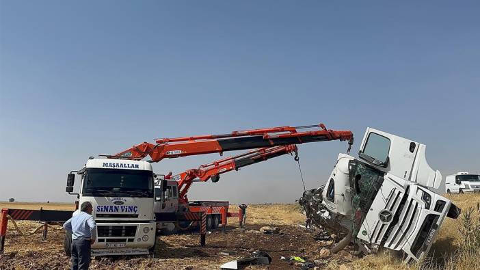 Kontrolden çıkan tır devrildi: 1 kişi yaralandı