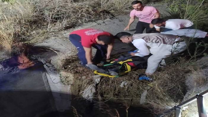 Su tahliye bacasına düşen kişiyi itfaiye ekipleri çıkardı