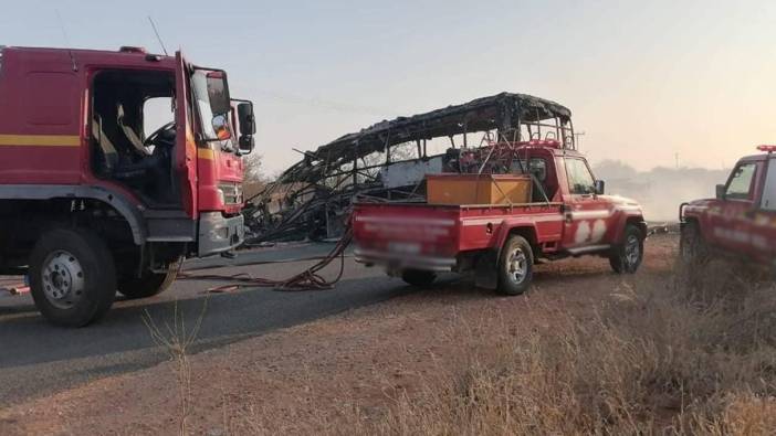 Madencileri taşıyan otobüs kamyonla çarpıştı: 20 ölü