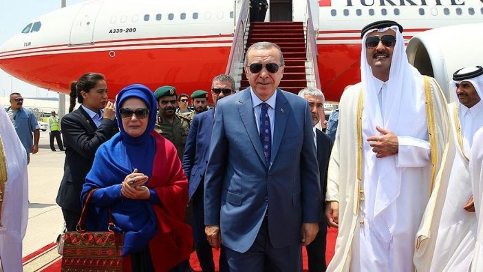 Erdoğan'ı Doha'da Katar Emiri karşıladı