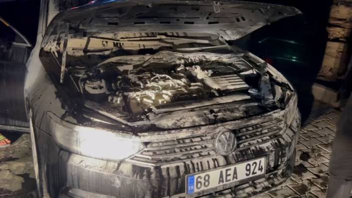 Aksaray’da seyir halindeki otomobilin motor bölümü yandı