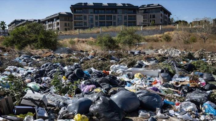 Beylikdüzü'nde araziye dökülen çöpler tepkiler çığ gibi büyüyor!