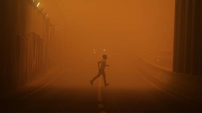 İran'ın güneydoğusunda kum fırtınası nedeniyle devlet kurumları tatil edildi