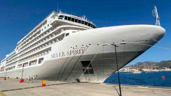 Yolcu gemisi "Silver Spirit" Bodrum’a 584 yolcu getirdi