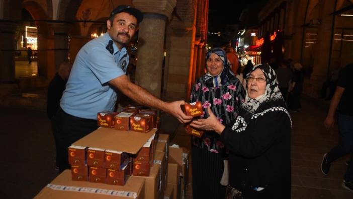 Kastamonu'da belediyeden kandil simidi ikramı