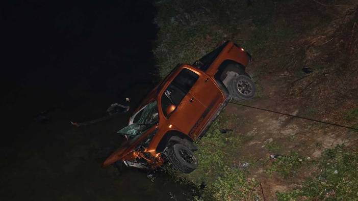 Bolu’da pikap dereye uçtu: 1 ölü, 3 yaralı!