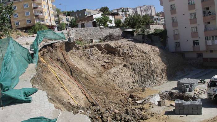 İnşaat alanında toprak kaydı, doğal gaz borusu patladı