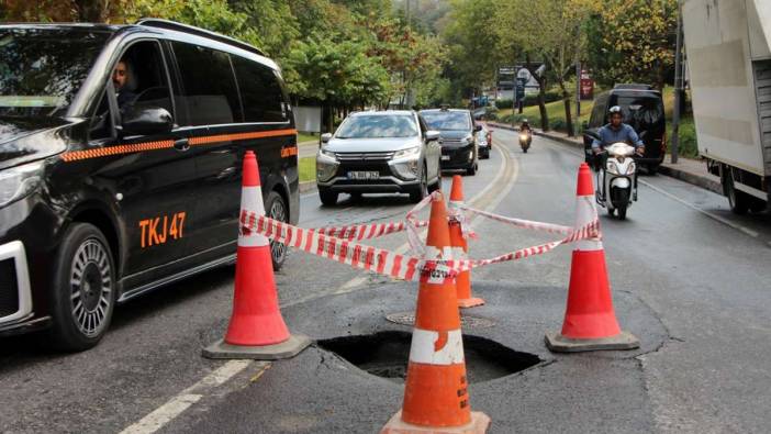 İstanbul'da sağanak yağış: Şişli'de yol çöktü