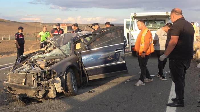 Kırıkkale'de otomobil vince çarptı: 2 ölü, 1 yaralı