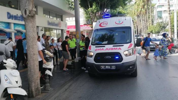 Motosiklet devrilip yaya geçidine sürüklendi: 2 yaralı