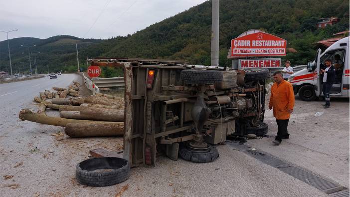 Samsun'da lastiği patlayan kamyonet devrildi: 1 yaralı