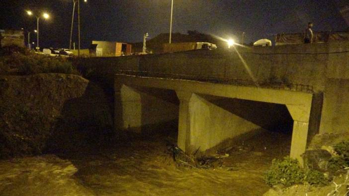 Depremzedeler tedirgin oldu! Hatay’da yağış nedeniyle su seviyesi arttı!