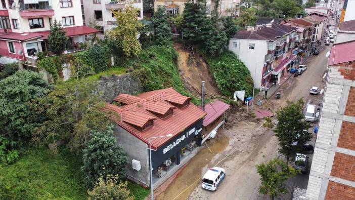 Trabzon'da sağanak etkili oldu: Ev ve iş yerlerini su bastı